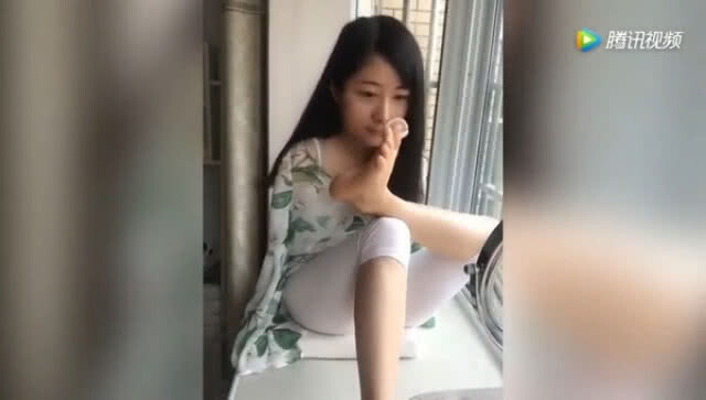 สาวจีนขวัญใจในโลกออนไลน์ แม้ไร้แขนทั้ง 2 ข้าง