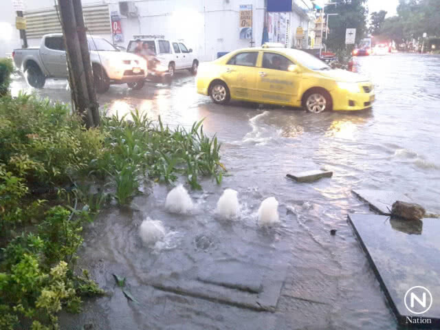 ฝนกระหน่ำกรุง 2 ชั่วโมง! ถ.ประเสริฐมนูกิจอ่วม