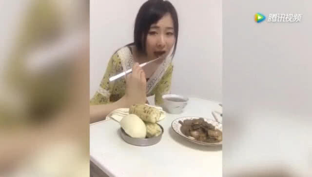สาวจีนขวัญใจในโลกออนไลน์ แม้ไร้แขนทั้ง 2 ข้าง