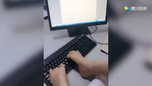 สาวจีนขวัญใจในโลกออนไลน์ แม้ไร้แขนทั้ง 2 ข้าง