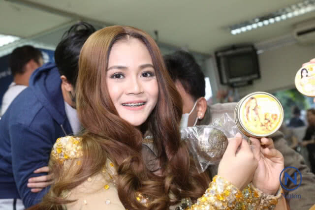 "ลำไย ไหทองคำ"ร้อง ตร.
ถูกเพจปลอม"สบู่"
ใช้ชื่อเหมือนกัน
หวั่นทำเสียชื่อเสียง