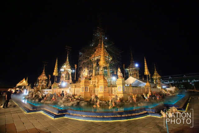 (ภาพชุด)  พระเมรุมาศยามค่ำ