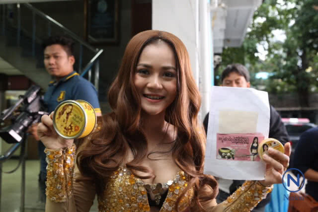 "ลำไย ไหทองคำ"ร้อง ตร.
ถูกเพจปลอม"สบู่"
ใช้ชื่อเหมือนกัน
หวั่นทำเสียชื่อเสียง