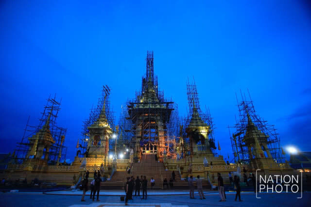 (ภาพชุด)  พระเมรุมาศยามค่ำ