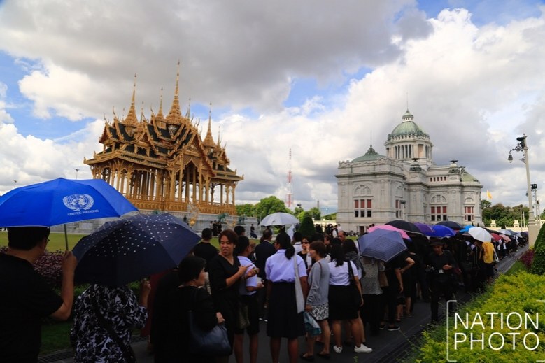 นทท.หลั่งไหลไปพระที่นั่งอนันตสมาคม ก่อนปิดเข้าชมชั่วคราว