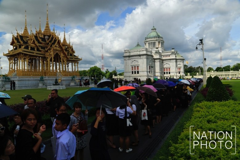 นทท.หลั่งไหลไปพระที่นั่งอนันตสมาคม ก่อนปิดเข้าชมชั่วคราว