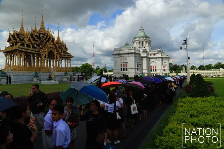 นทท.หลั่งไหลไปพระที่นั่งอนันตสมาคม ก่อนปิดเข้าชมชั่วคราว