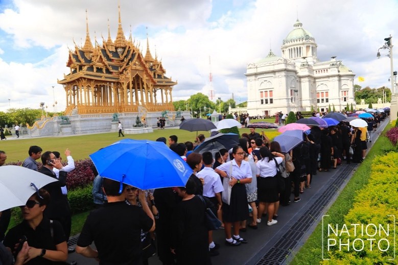 นทท.หลั่งไหลไปพระที่นั่งอนันตสมาคม ก่อนปิดเข้าชมชั่วคราว