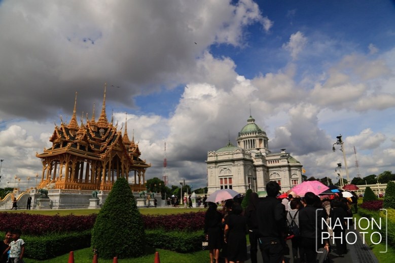 นทท.หลั่งไหลไปพระที่นั่งอนันตสมาคม ก่อนปิดเข้าชมชั่วคราว