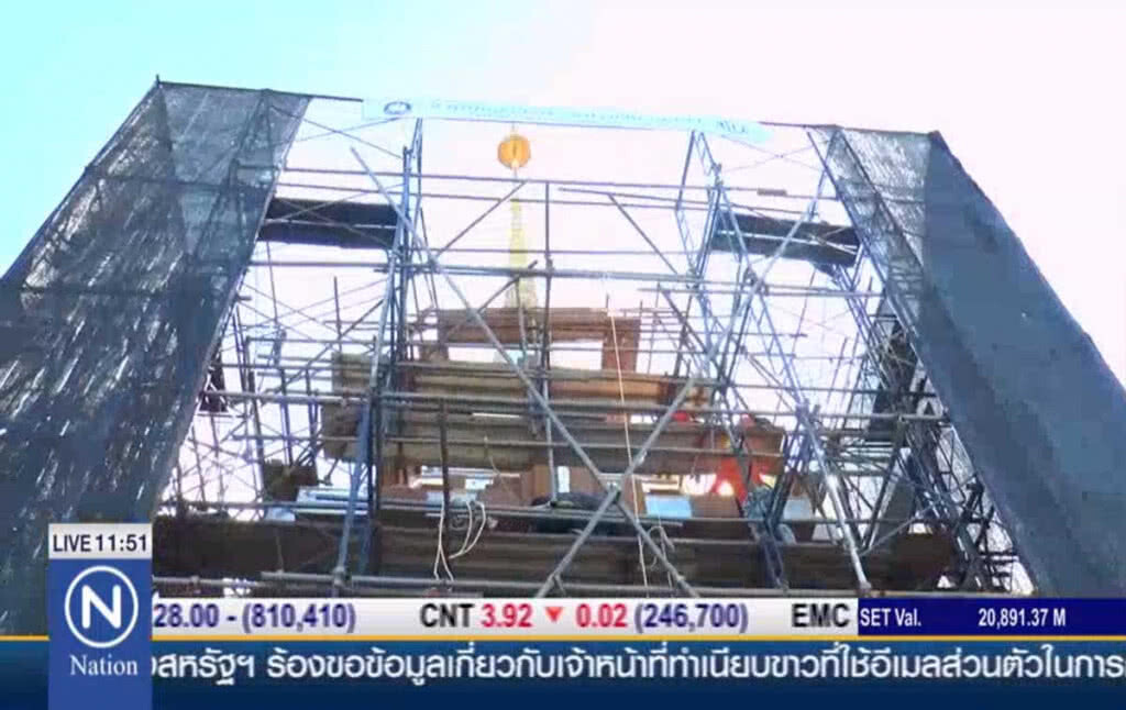 โคราชยกฉัตรพระเมรุมาศจำลองติดตั้งแล้ว โคราชยกฉัตรพระเมรุมาศจำลองติดตั้งแล้ว