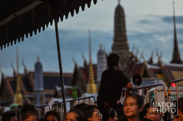 อาทิตย์ลับขอบฟ้า ณ พระบรมมหาราชวัง