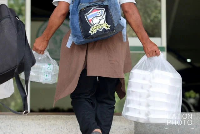 กทม.เปิดที่พักฟรี ให้คนต่างจังหวัดที่มาถวายอาลัย