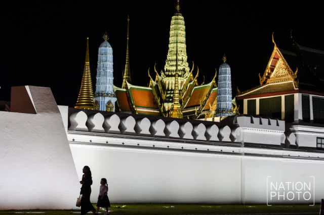 อาทิตย์ลับขอบฟ้า ณ พระบรมมหาราชวัง