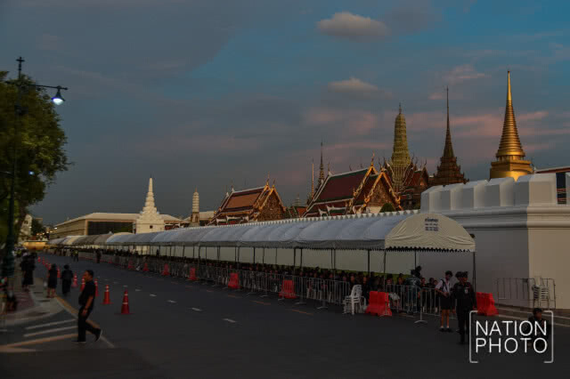 อาทิตย์ลับขอบฟ้า ณ พระบรมมหาราชวัง