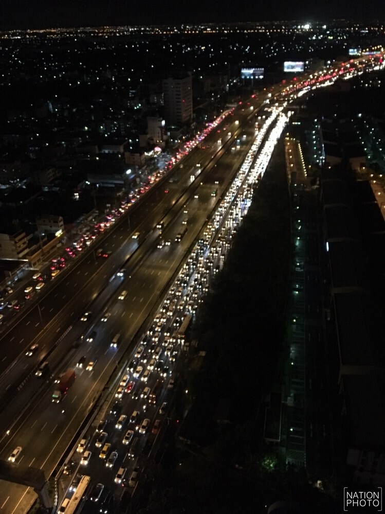 ฝนถล่มกรุงอ่วม !! ต้นไม้ล้ม-ท่วมขังหลายพื้นที่