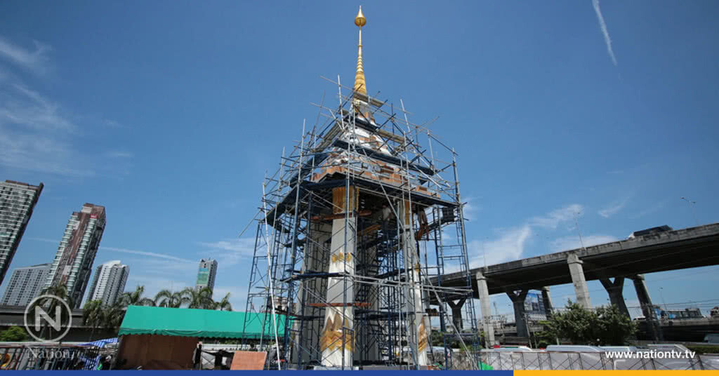 พระเมรุมาศจำลอง ด้านหน้าไบเทค บางนา พระเมรุมาศจำลอง ด้านหน้าไบเทค บางนา