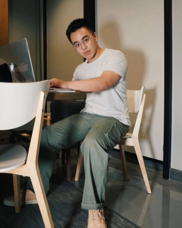 นวรัตน์ เตชะรัตนประเสริฐ
ลูกสาวเสี่ยเจียง สุดแสนดีใจ
จุฬาฯ ให้ใส่ครุยข้ามเพศได้