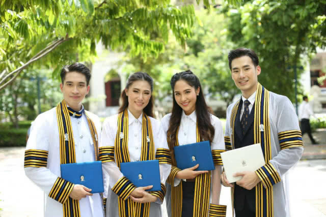 "พ่อปุ๊" ปลื้ม
"ปันปัน" รับปริญญา
เศรษฐศาสตร์ จุฬาฯ
เชื่อ "แม่แหวน" รับรู้