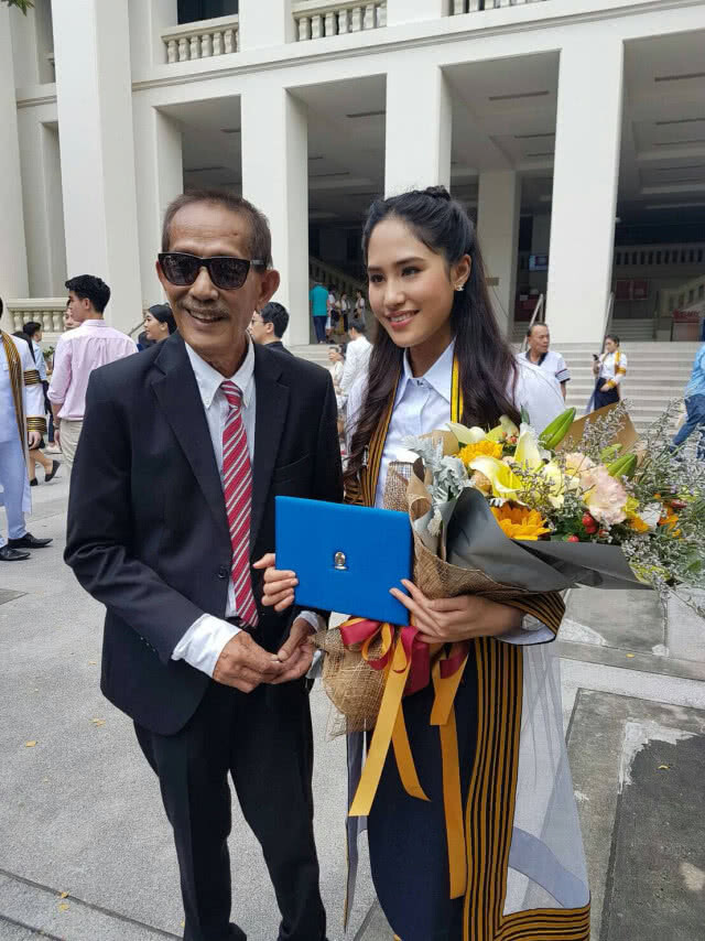 "พ่อปุ๊" ปลื้ม
"ปันปัน" รับปริญญา
เศรษฐศาสตร์ จุฬาฯ
เชื่อ "แม่แหวน" รับรู้