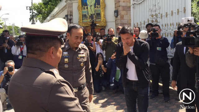 ผู้กำกับหนุ่ย นายตำรวจติดตามยิ่งลักษณ์ พานำค้นบ้าน