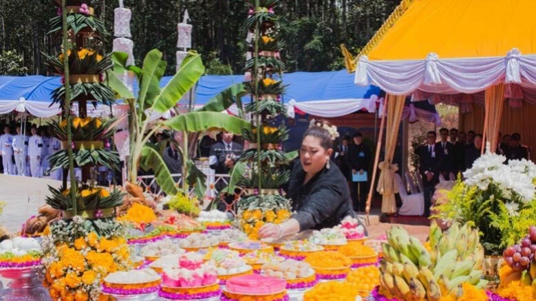 พระองค์เจ้าสิริภาฯ  ทรงบวงสรวงโครงการเขียนภาพฝาผนัง  