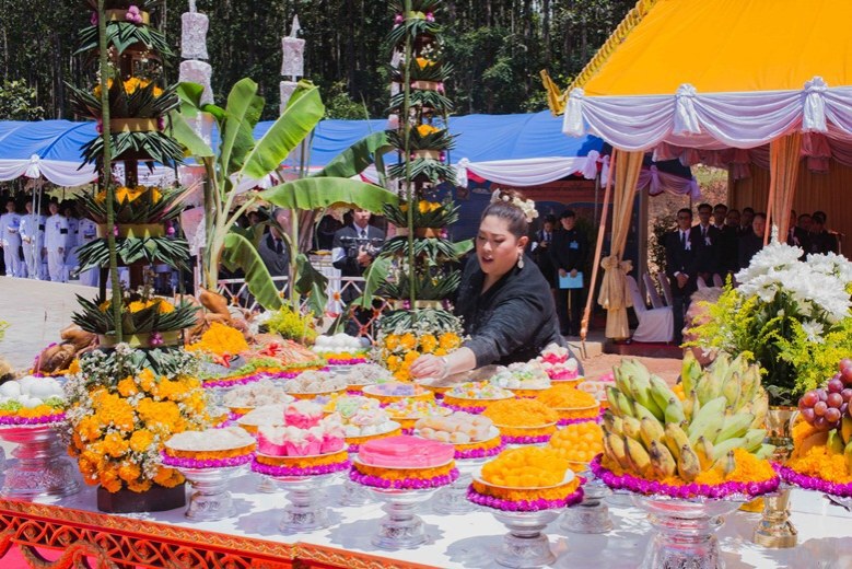 พระองค์เจ้าสิริภาฯ  ทรงบวงสรวงโครงการเขียนภาพฝาผนัง  