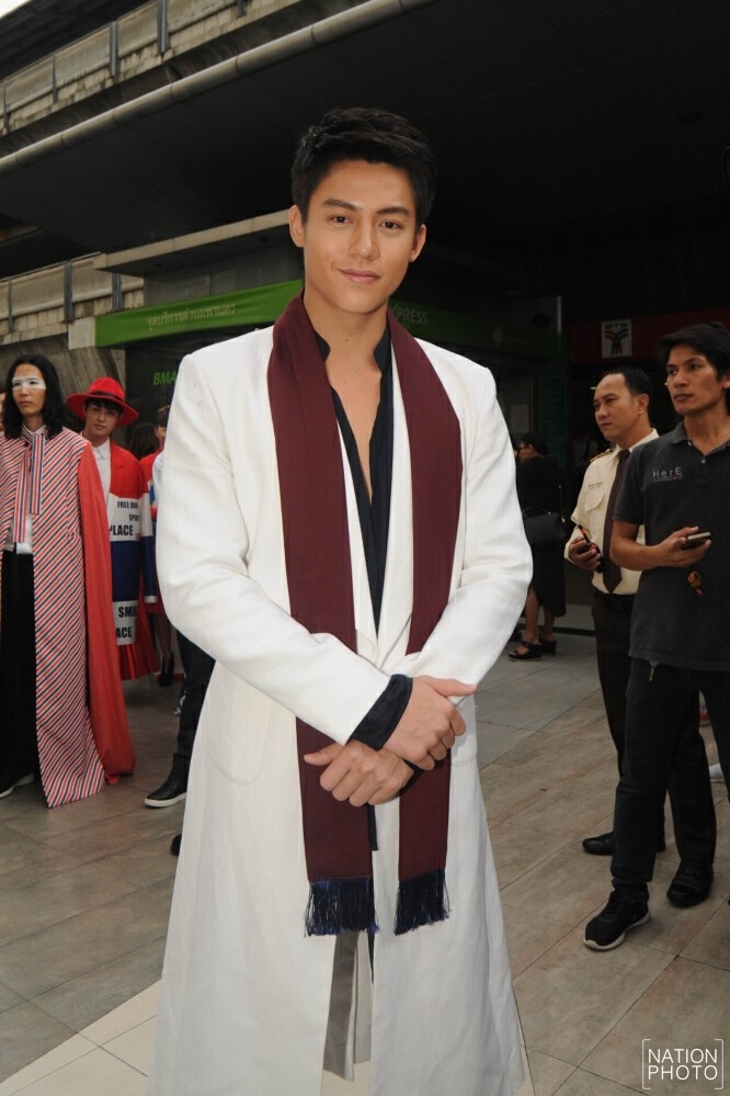 "หมาก" ยิ้มระรื่น! "คิมเบอร์ลี่" ถูกใจนาฬิกาที่ให้วันครบรอบ 4 ปี