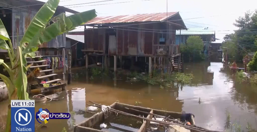น้ำสะสมทะลักท่วมบ้านกว่า 30 หลังคาเรือนในพิจิตร
