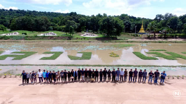 ชาวอ.พรหมพิรามปลูกผักลอยน้ำ "พ่อหลวง ๙ เมืองสยาม"