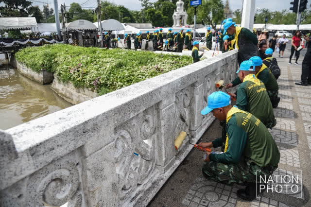 จิตอาสากว่า 1,000 คน ทำความสะอาดรอบวัง
