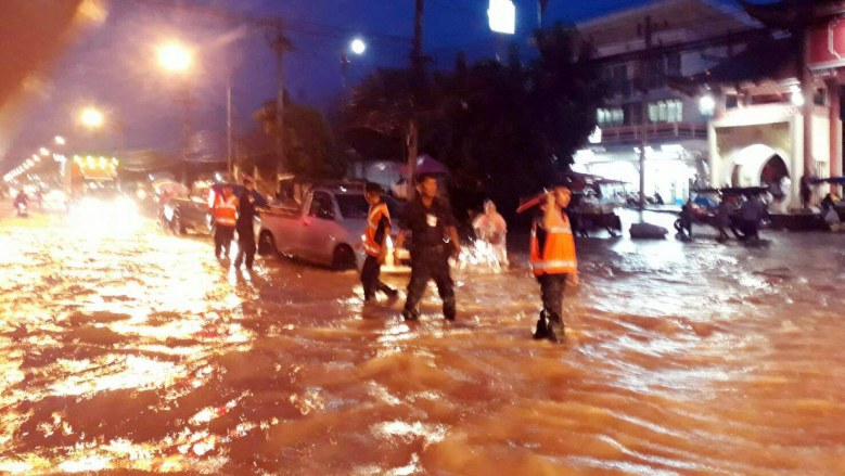 ฝนตกหนัก น้ำท่วมตลาดโรงเกลือ