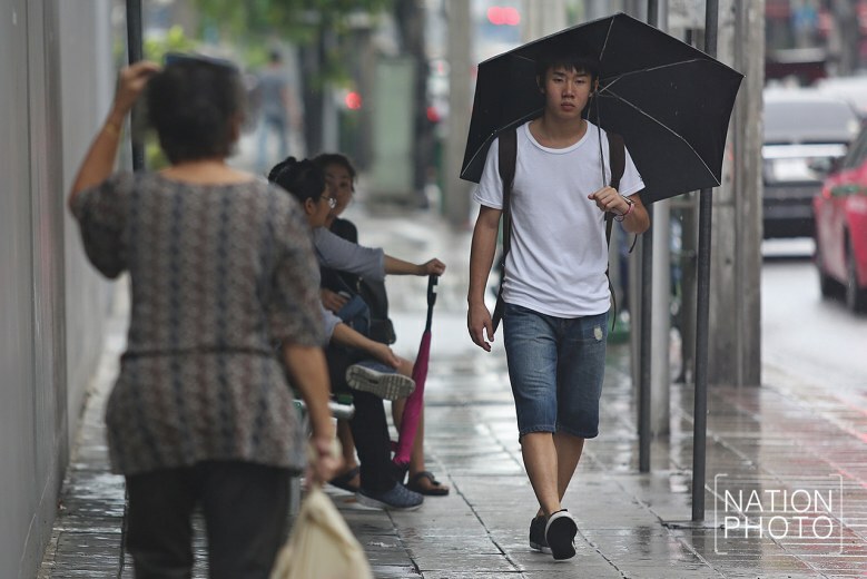 (ภาพชุด) กทม. ฝนฟ้าคะนอง 70% ของพื้นที่
