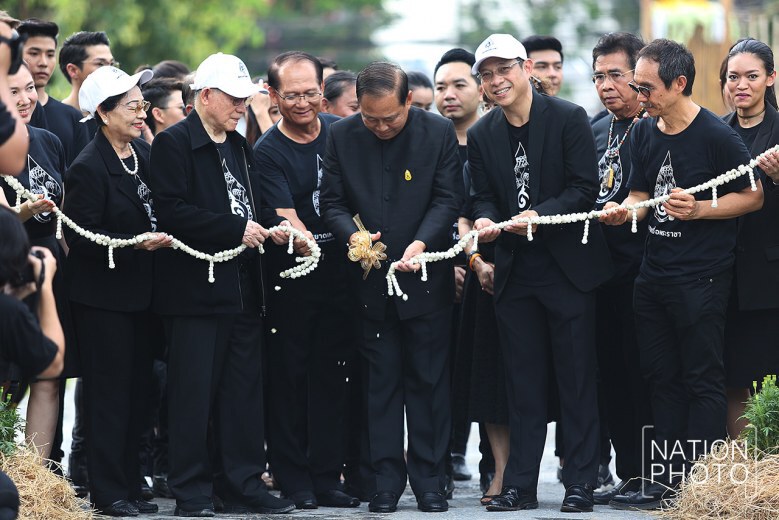 (ภาพชุด) ปลูกดอกดาวเรือง ให้บานสะพรั่ง ใจกลางกรุงเทพฯ