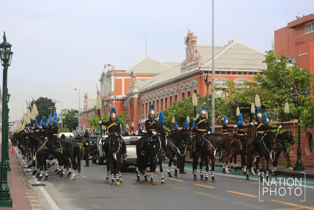 (ภาพชุด) ทหารม้าฝึกซ้อมขบวนอัญเชิญ"พระสรีรางคาร"
