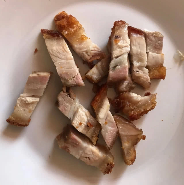 ครัวน้าคม : กระเฉดผัดปลาเค็มหมูกรอบ เมนูอร่อย ทานกับข้าวสวยหรือข้าวต้มก็ได้