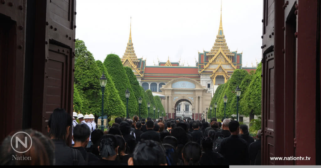 ประชาชนหลั่งไหลกราบพระบรมศพ ประชาชนหลั่งไหลกราบพระบรมศพ