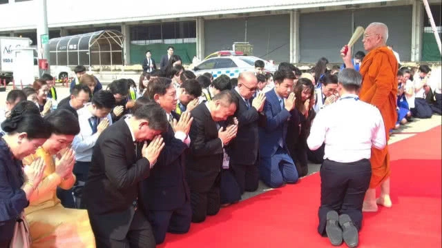 สมเด็จพระสังฆราช เสด็จเจิมเครื่องบินสายการบินนิวเจน โบอิ้ง 737-800