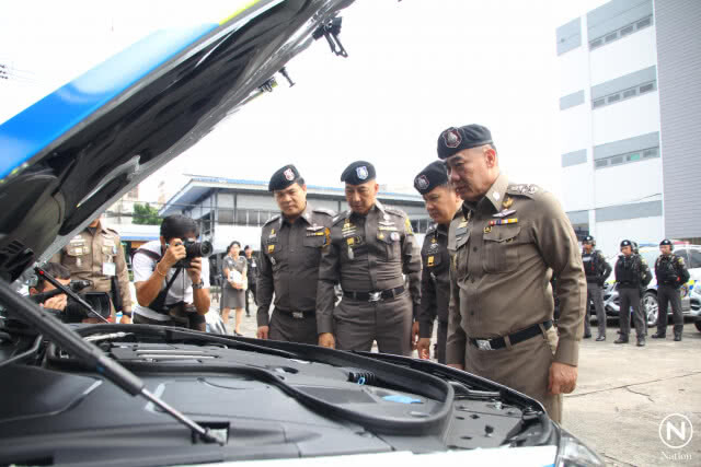 "จักรทิพย์" รับมอบรถเบนซ์ 11 คันนำขบวนรปภ.ในหลวง-พระเจ้าหลานเธอฯ