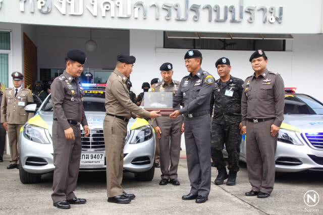 "จักรทิพย์" รับมอบรถเบนซ์ 11 คันนำขบวนรปภ.ในหลวง-พระเจ้าหลานเธอฯ