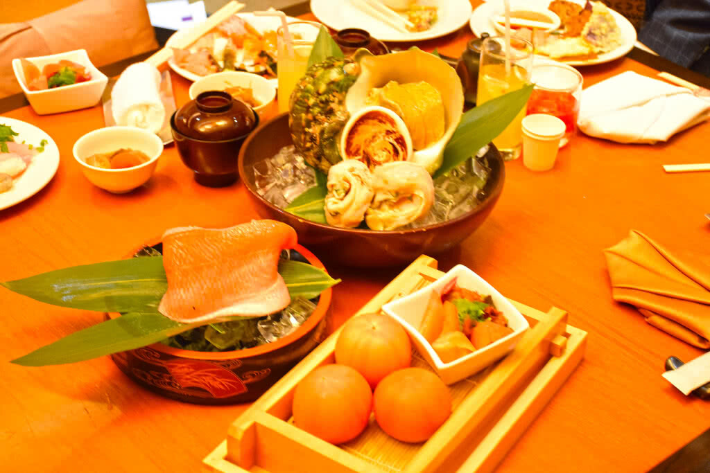 อร่อยปักหมุด : วัตถุดิบชั้นเลิศจากโอกินาว่า สร้างสรรค์เมนู ณ ห้อง คิซาระ โรงแรมคอนราด กรุงเทพฯ