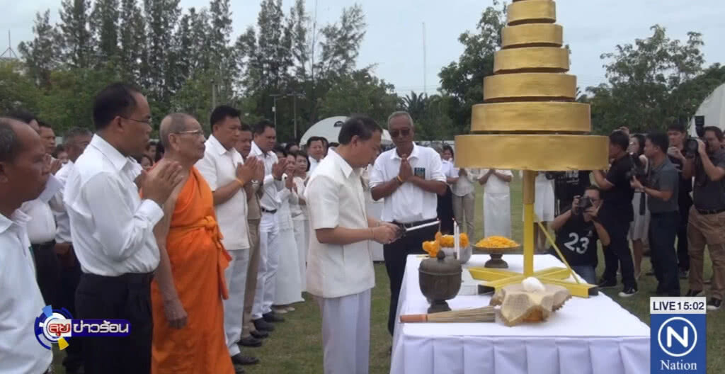 ผู้ว่าฯ ยะลา ประกอบพิธียกยอดฉัตร 9 ชั้น ขึ้นพระเมรุมาศจำลอง ผู้ว่าฯ ยะลา ประกอบพิธียกยอดฉัตร 9 ชั้น ขึ้นพระเมรุมาศจำลอง