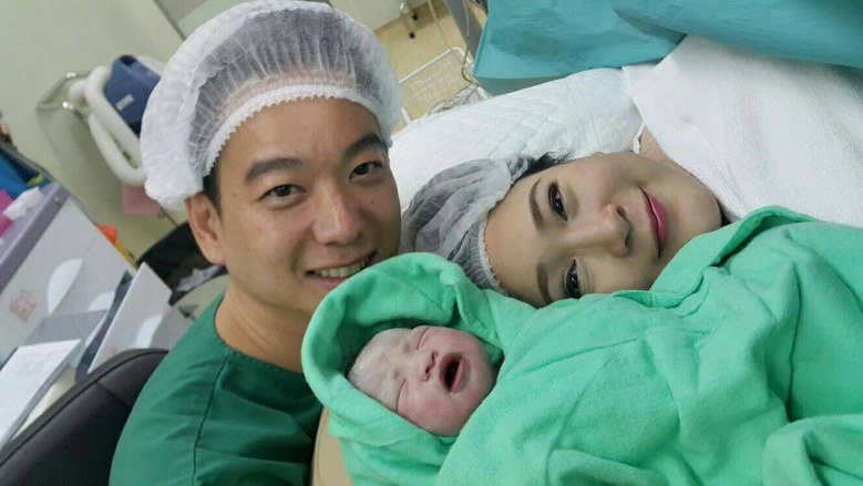 คลอดแล้ว!!! "น้องพอลลี่" ลูกสาว "ดีเจตุ๊กตา" 