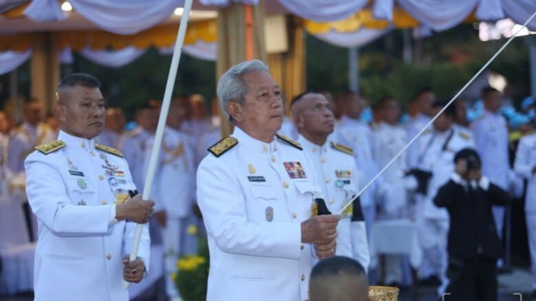 (ภาพชุด) ผู้แทนพระองค์ฯยกนพปฎลเศวตฉัตรยอดพระเมรุมาศ (ภาพชุด) ผู้แทนพระองค์ฯยกนพปฎลเศวตฉัตรยอดพระเมรุมาศ