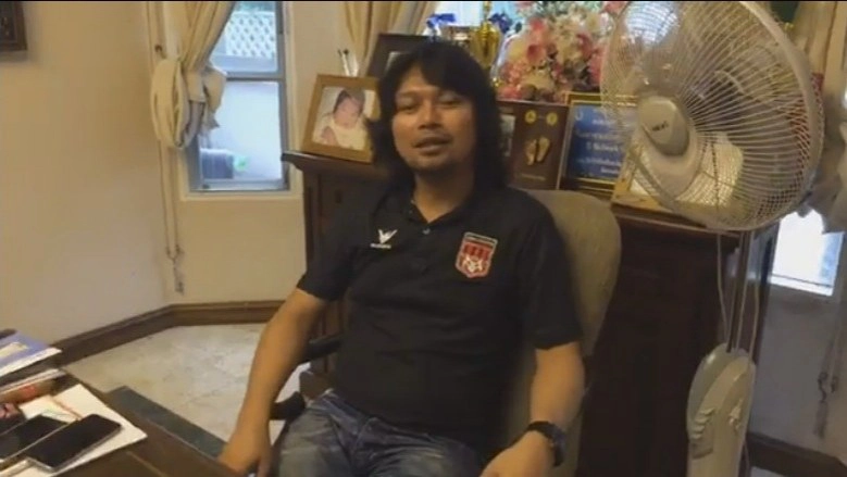 "เสก โลโซ"  ไลฟ์สด! เรียกทนาย เตรียมฟ้อง?