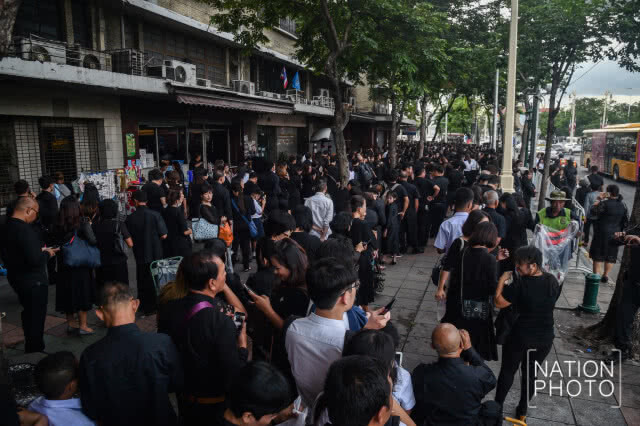 1 วันแห่งการรอคอย เข้ากราบลาพ่อหลวงครั้งสุดท้าย