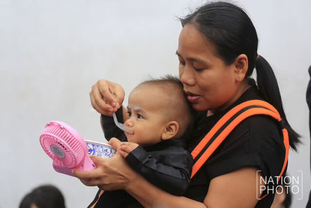 ประชาชนเข้ากราบสักการะพระบรมศพ ในหลวงรัชกาลที่ 9
