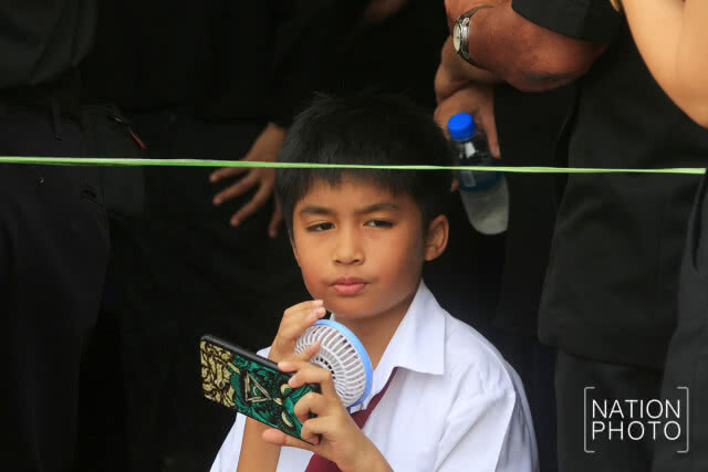 ประชาชนเข้ากราบสักการะพระบรมศพ ในหลวงรัชกาลที่ 9