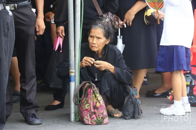 ประชาชนเข้ากราบสักการะพระบรมศพ ในหลวงรัชกาลที่ 9