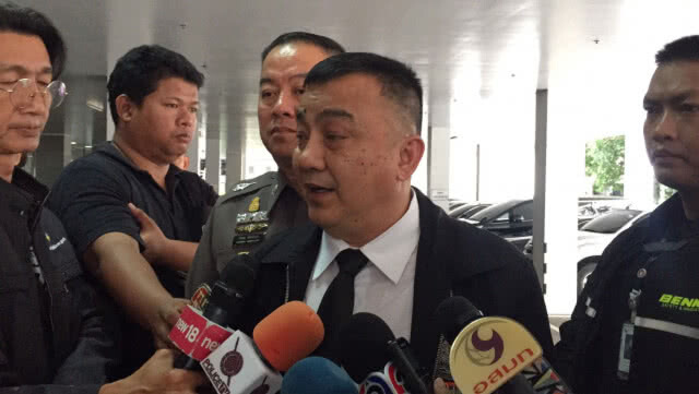 "ศรีวราห์" ย้ำ "ยิ่งลักษณ์" กบดานอังกฤษ ระบุรอตำรวจสากลออกหมายแดง