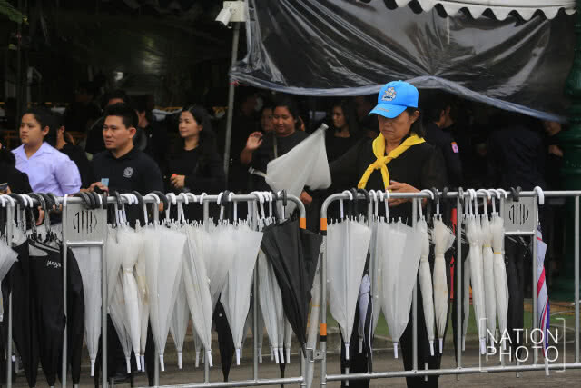 ประชาชนเข้ากราบสักการะพระบรมศพ ในหลวงรัชกาลที่ 9